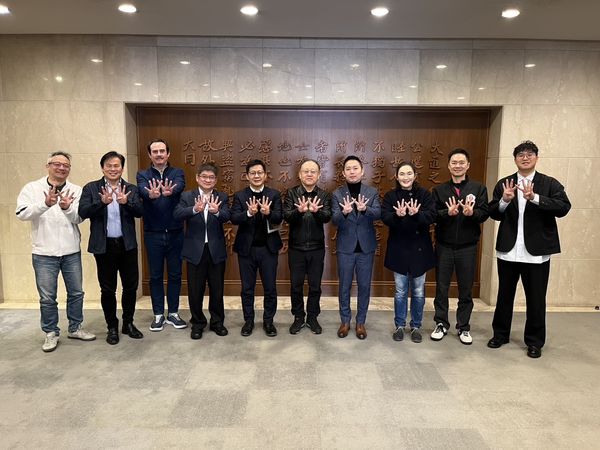 为场上的亮 为场上的亮