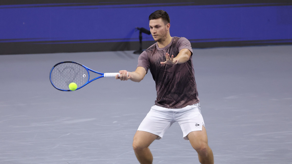 日益激烈的 日益激烈的